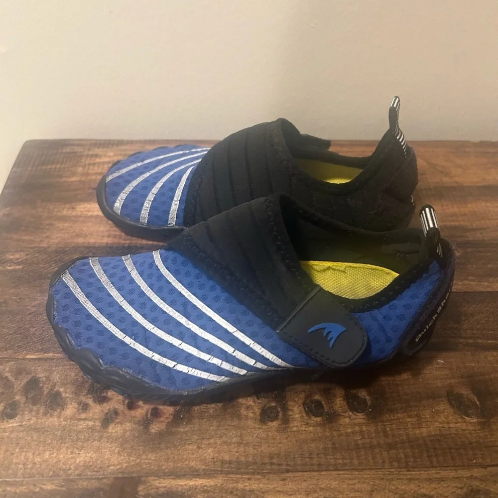 Kids QuickShark sz 12.5 blue & white striped barefoot water shoes w/ grip soles